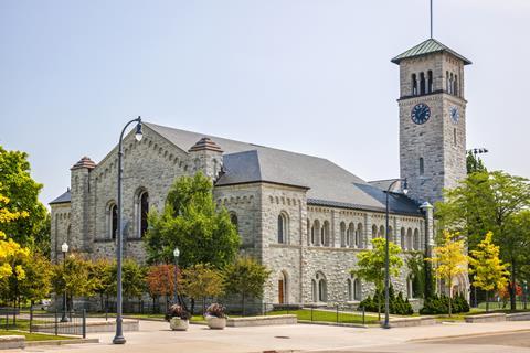 Photograph of grant hall building on campus in queens