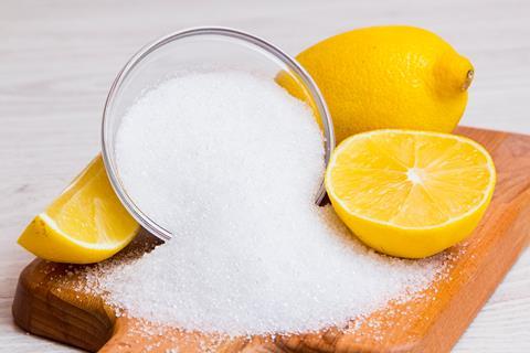 Lemons and citric acid powder