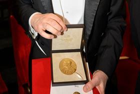 Collaborating with a Nobel laureate may actually hinder chances of winning a Nobel prize