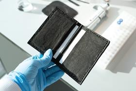 Self-dyeing vegan leather made by genetically engineered bacteria